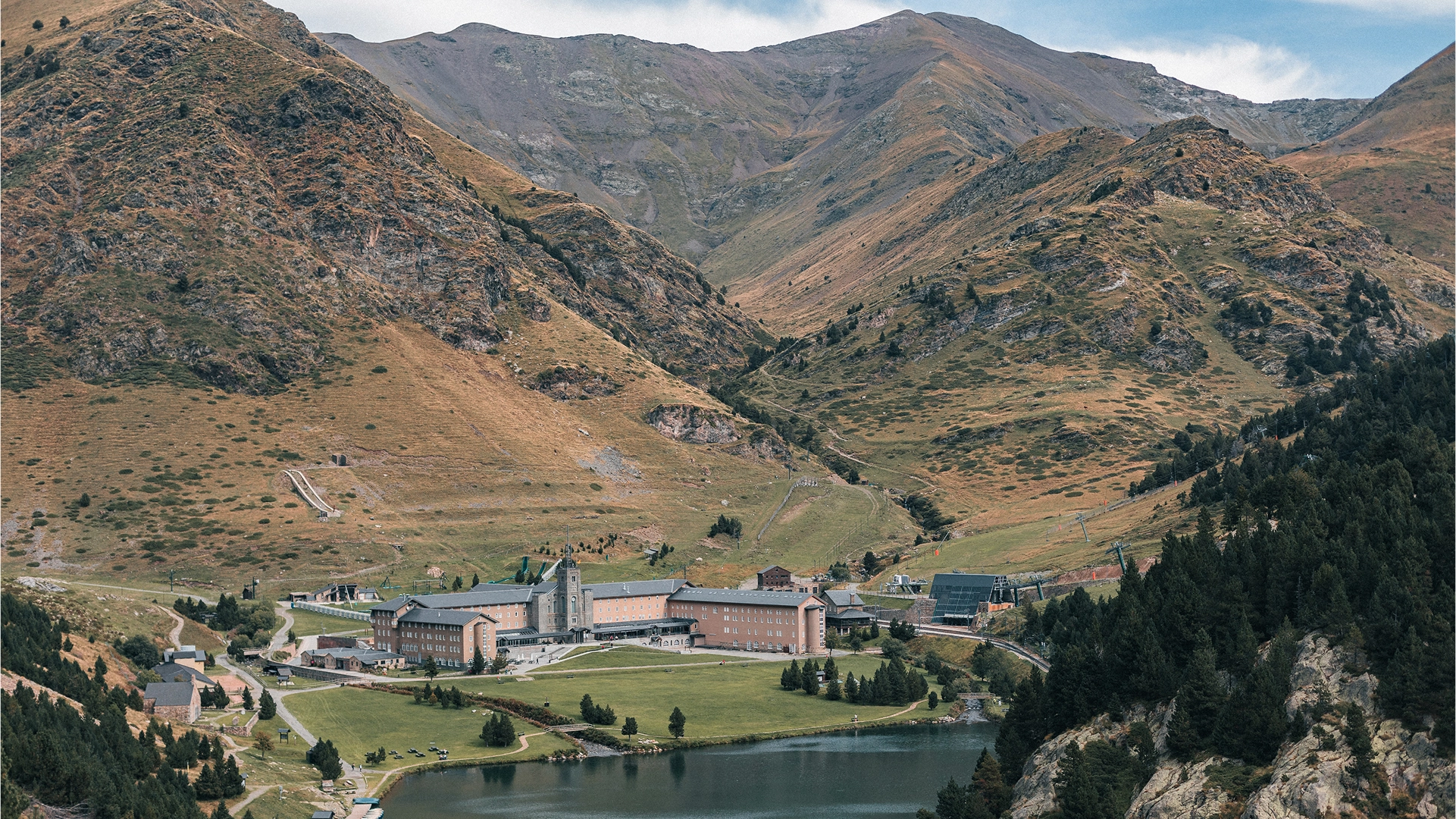 Imagen de estacion esqui pirineos